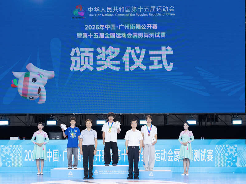 fY, om, 何睿分获本