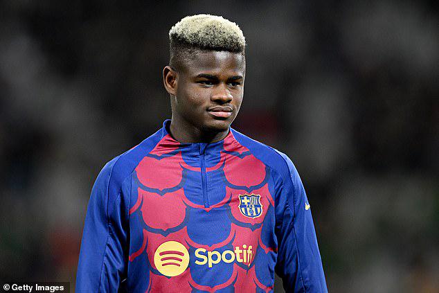 这位, 一定的进球, 他是一名强