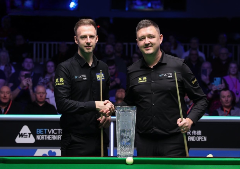 迈克尔, 北爱尔兰公, 吴安仪